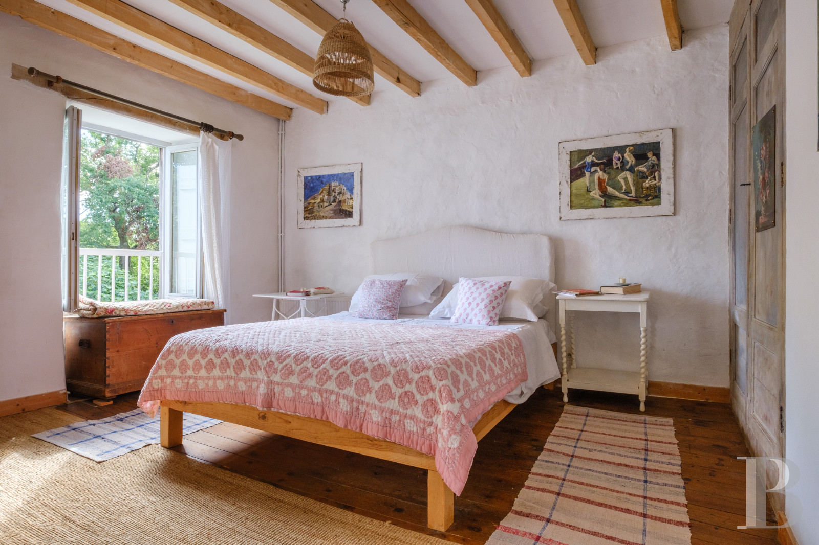 Dans le Gers, à l’ouest de Lectoure, un ancien domaine de production d’armagnac transformé et décoré avec soin - photo  n°25